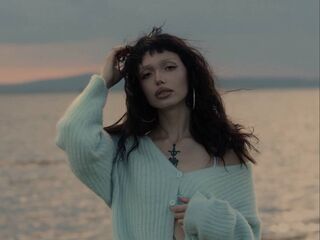 naked webcamgirl RavenRomo