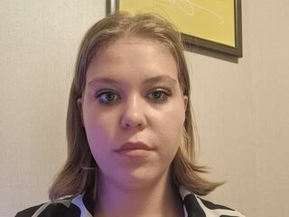 beautiful camgirl SaturninaLeavitt