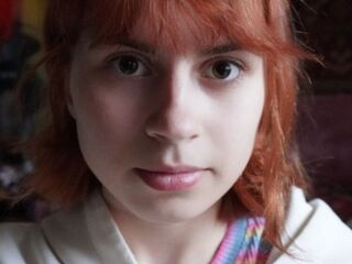 camgirl playing with sextoy SerafinaGoettl