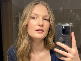 naughty camgirl masturbating with vibrator ShavonKazunas