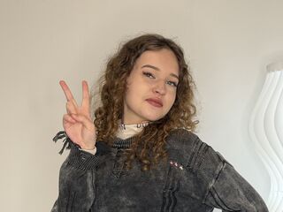 camgirl playing with vibrator SherikaMantony