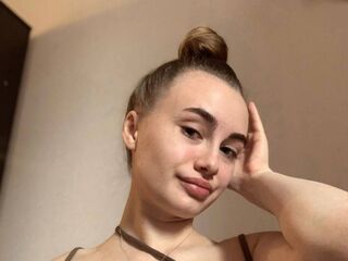 nude webcamgirl SofiyaWite