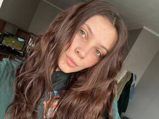 naughty camwhore SuzieMayers