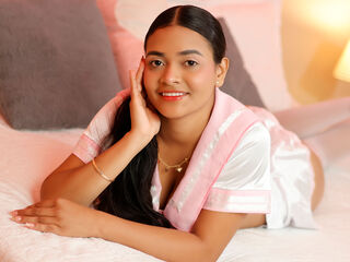 camgirl fingering bald pussy ZariRiley